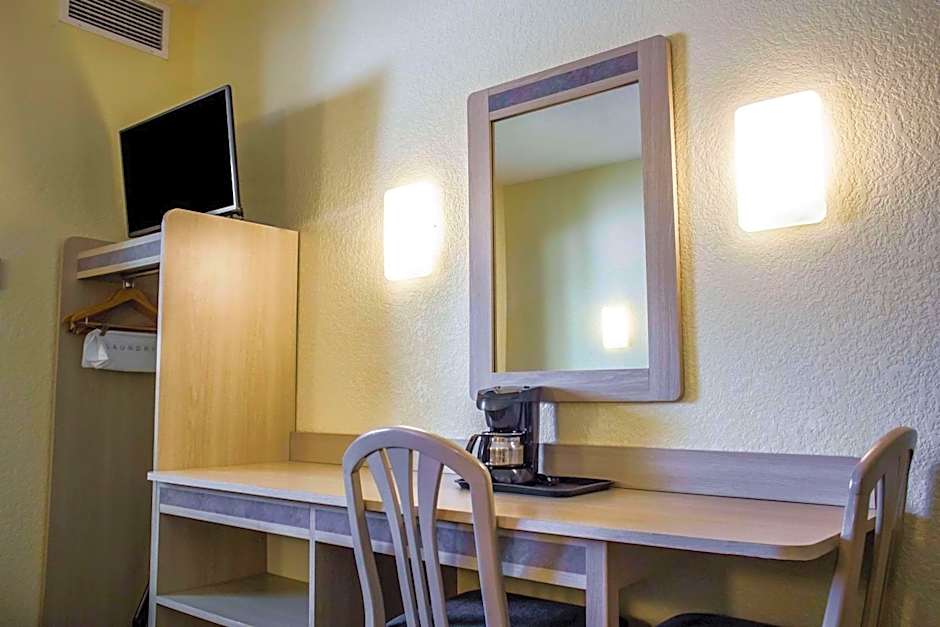 Econo Lodge Meadville