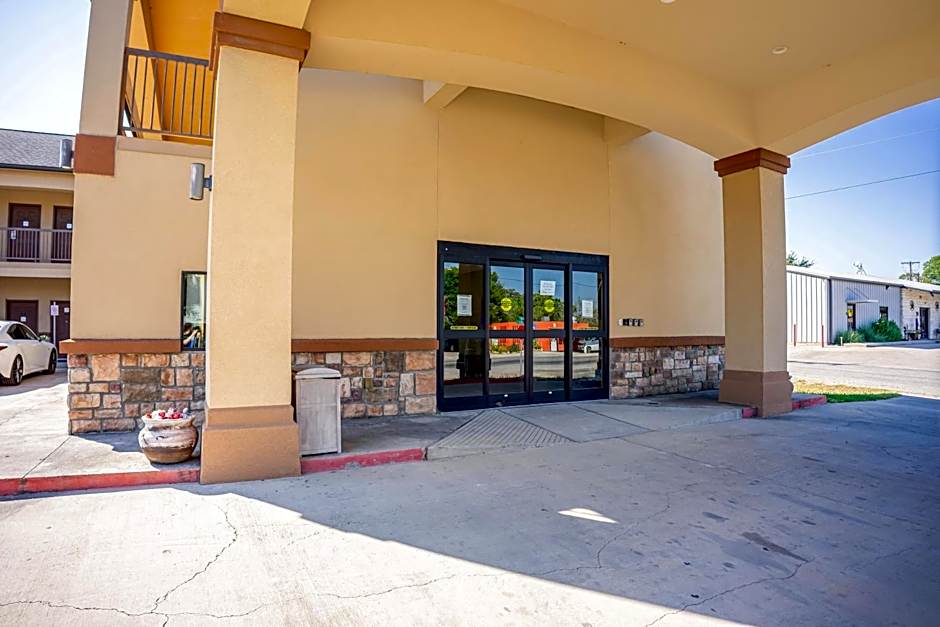 Moulton Inn & Suites By OYO