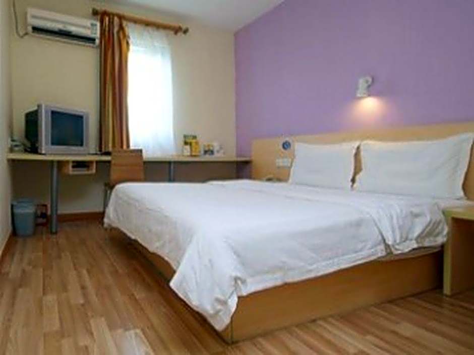 7 Days Inn Kaifeng Daliang Men Branch