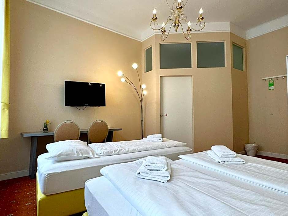 Very Central, 5 min to city center, Self Check In