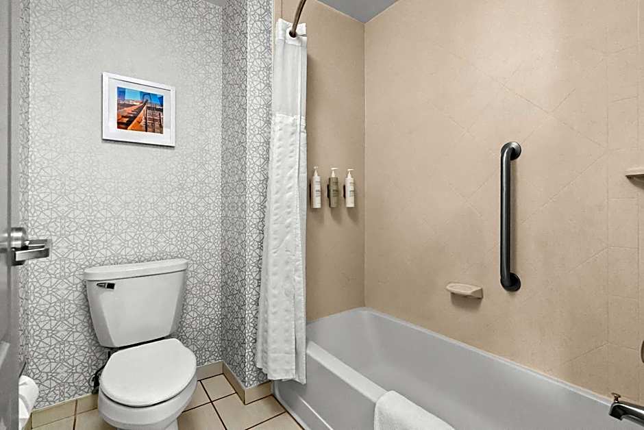 Hampton Inn & Suites Peru