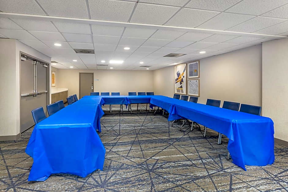 Holiday Inn Express Crestwood By IHG