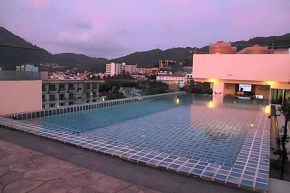 Hemingways Silk Hotel