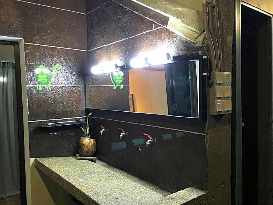 Hikers Sleep Port Guesthouse