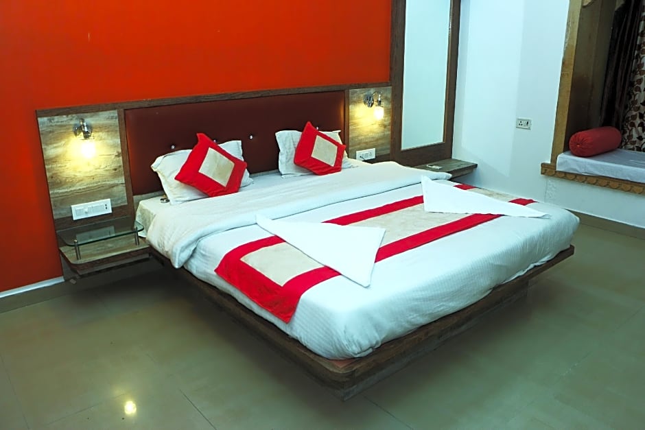 Hotel Marina Mahal