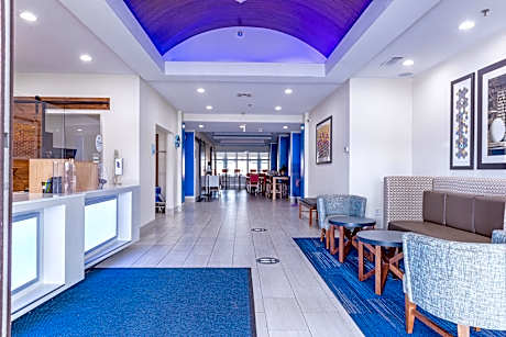 2 Queen Bed Hearing Accessible Non-Smoking