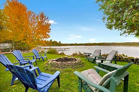 Rustic cottage on Canal Lake