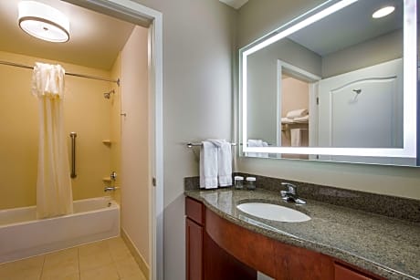 1 King Bed Premium 1 Bedroom Suite Nonsmoking