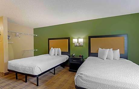 Studio with Two Double Beds - Non-Smoking