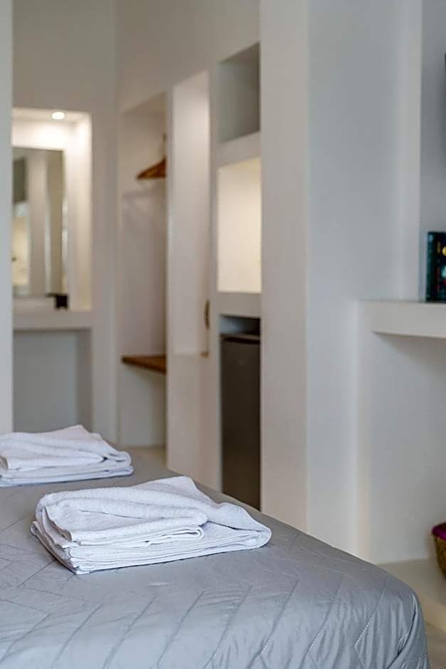 Sandy Villas – Perissa, UT