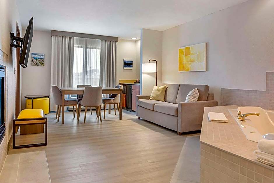 Comfort Inn & Suites Rapid City near Mt Rushmore