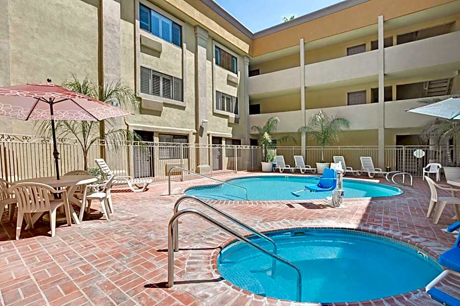 Days Inn by Wyndham West Covina