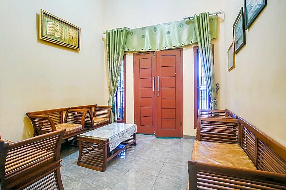 OYO Life 3005 Kost Rumaisha Syariah