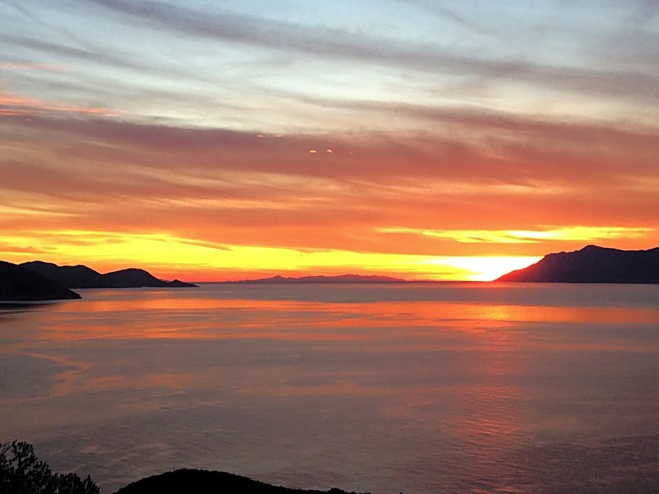 Limnionas Bay Village