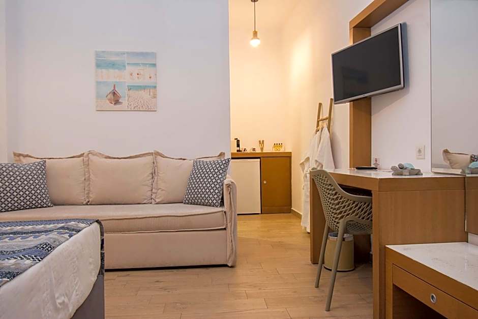 Yianna Caravel "by Checkin"