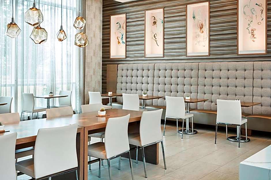 AC Hotel by Marriott Cincinnati at The Banks