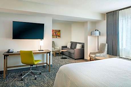 King Suite with Sofa Bed - Hearing Accessible