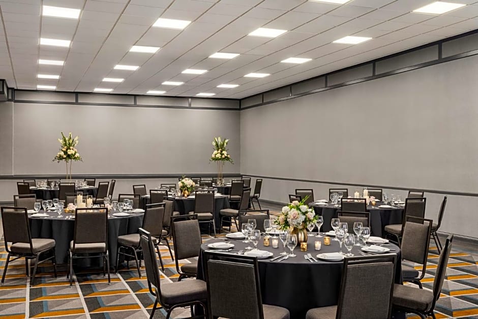 Crowne Plaza Louisville Airport Expo Ctr By IHG