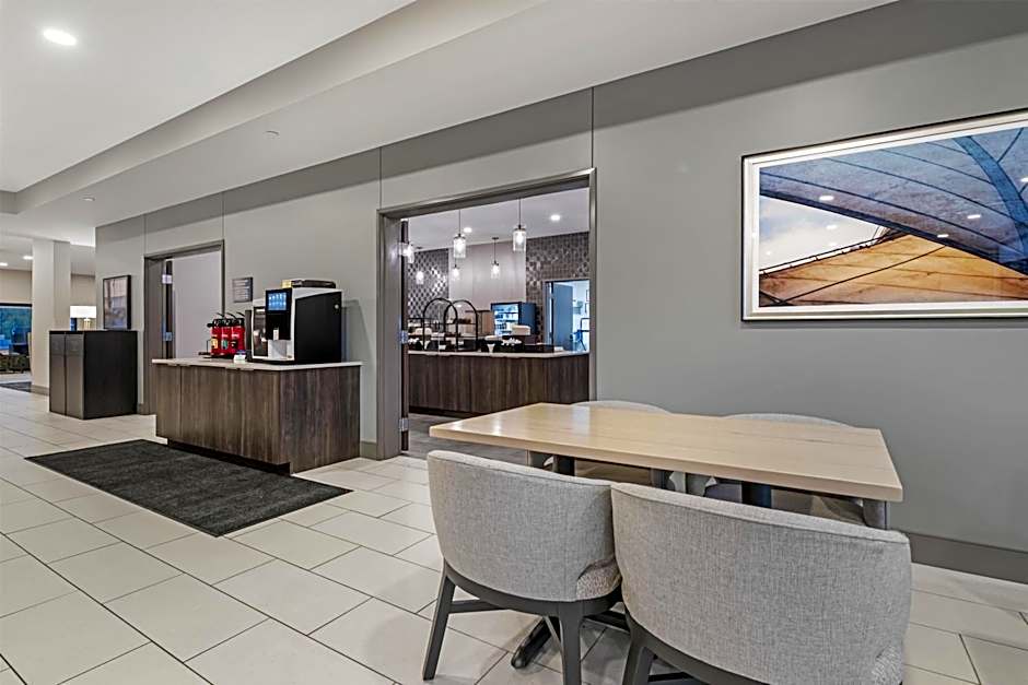 Best Western Plus Marquette Hotel & Suites