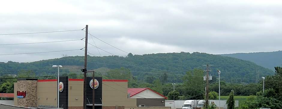 Super 8 by Wyndham Mifflinville Near Bloomsburg