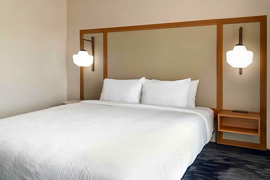 Fairfield by Marriott Inn & Suites Kansas City at The Legends