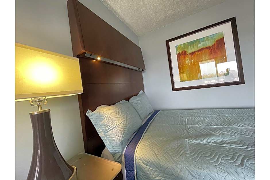 Lamplighter Inn by OYO Charlotte Airport Area
