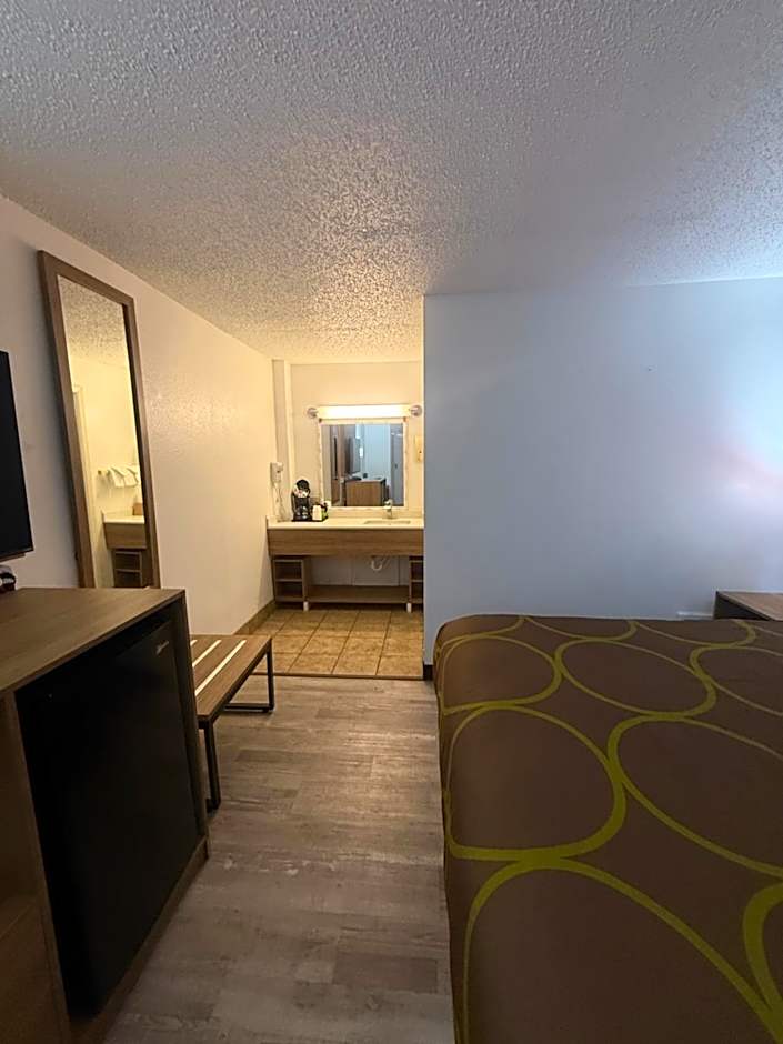 Super 8 by Wyndham Newcastle