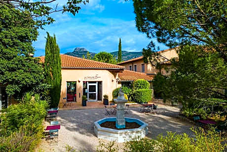 Logis Hotel Noemys pont de l'Etoile