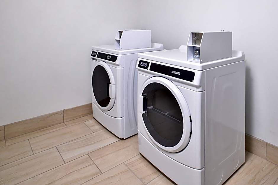 Holiday Inn Express & Suites Kansas City - Lees Summit By IHG