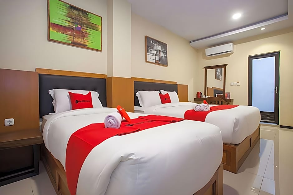 RedDoorz Premium @ Jalan Cengkeh Malang