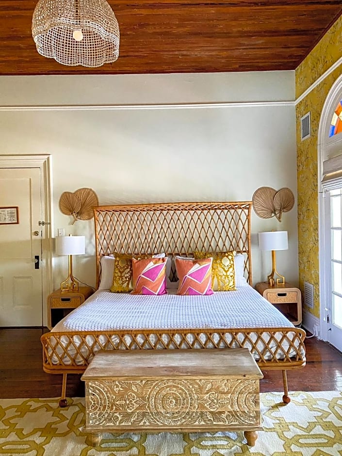 Marreros Guest Mansion - Adult Only