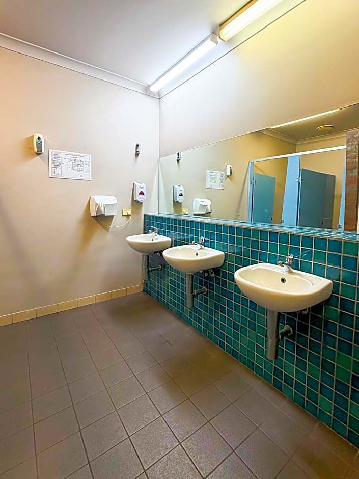 Global Backpackers Youth Hostel