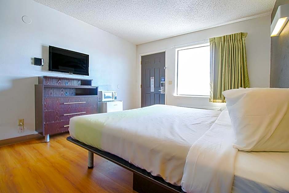 Studio Inn Extended Stay Oklahoma City Airport by OYO