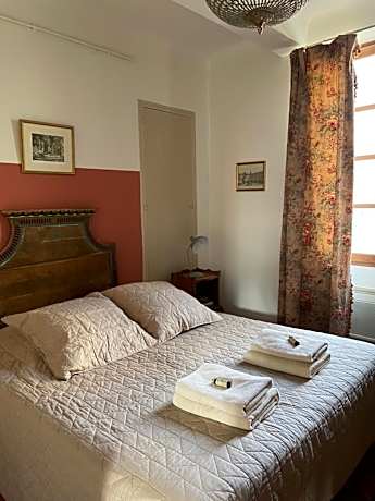 One-Bedroom Apartment - Montesquieu