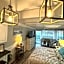 COUPLES GETAWAY, HONEYMOON SWEET, Perfectly Cozy Beach Front Condo with kitchen, pool, free parking,CHECK-IN AT DOOR