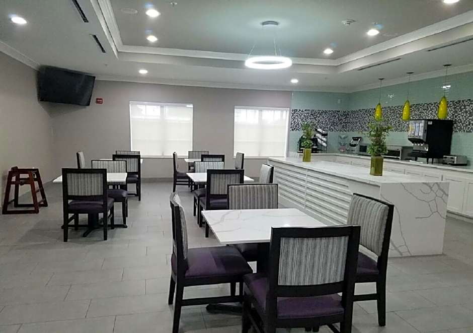 La Quinta Inn & Suites by Wyndham Houston - Magnolia