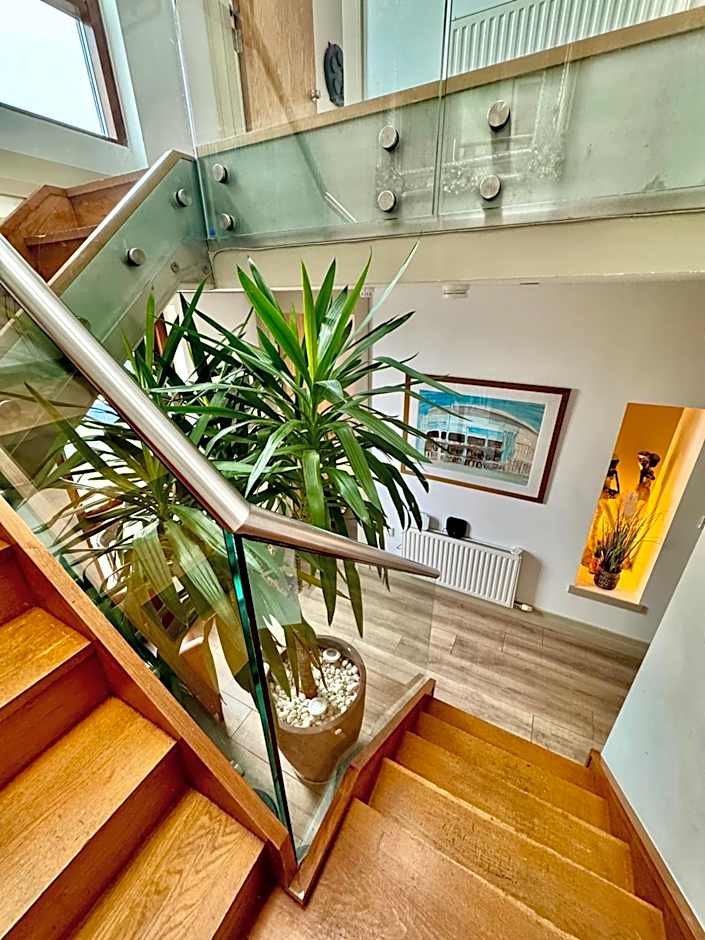 James Clow Bed & Breakfast & Apartments