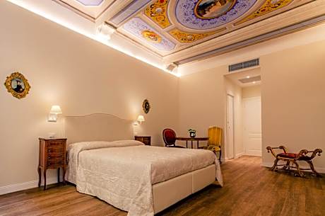 Superior Triple Room with Street View