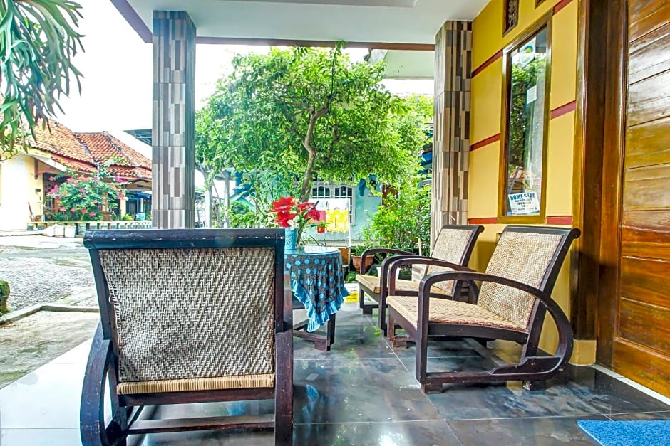 OYO HOMES 91242 Desa Wisata Cibuntu Kuningan Syariah