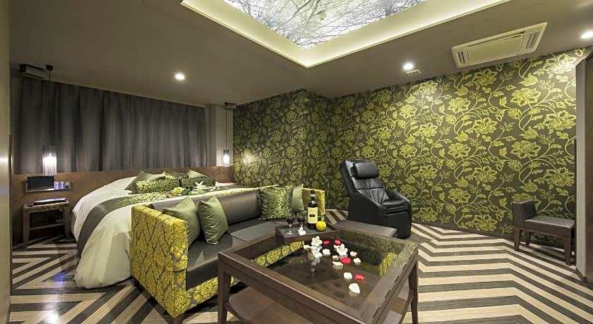 Hotel In The Green (Adult Only)