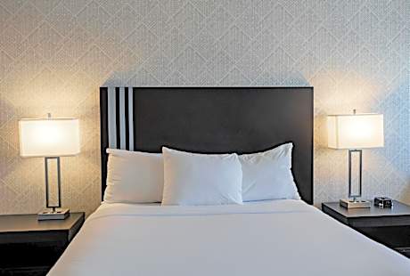 Queen Room - Non-Smoking