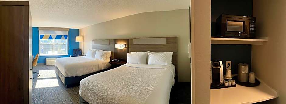 Holiday Inn Express & Suites Marquette By IHG