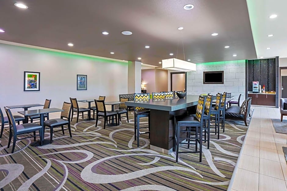 La Quinta Inn & Suites by Wyndham College Station South