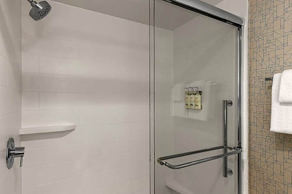 Holiday Inn Express and Suites Staunton By IHG