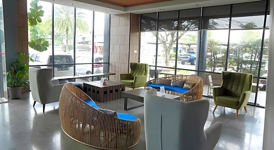 Roxy Hotel & Apartments