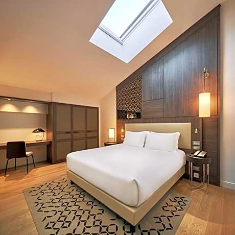 One-Bedroom King Suite