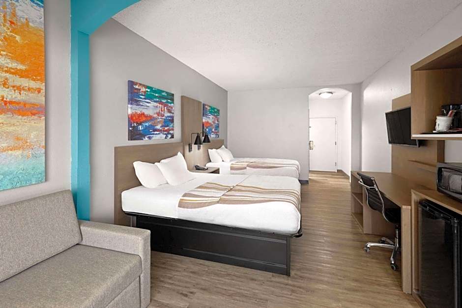 La Quinta Inn & Suites by Wyndham Decatur