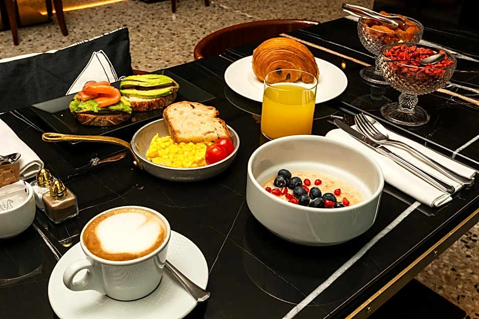 The Glam Boutique Hotel & Apt