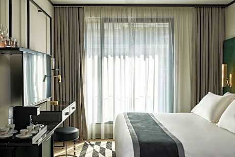 City View, Deluxe Guestroom, 1 King Bed