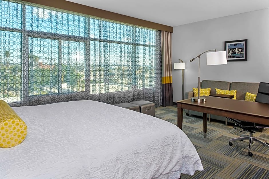 Hampton Inn By Hilton & Suites Los Angeles/Hollywood, CA